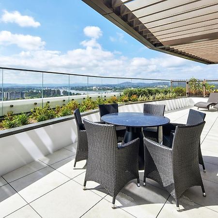 Meriton Suites Canberra Exteriér fotografie The rooftop garden