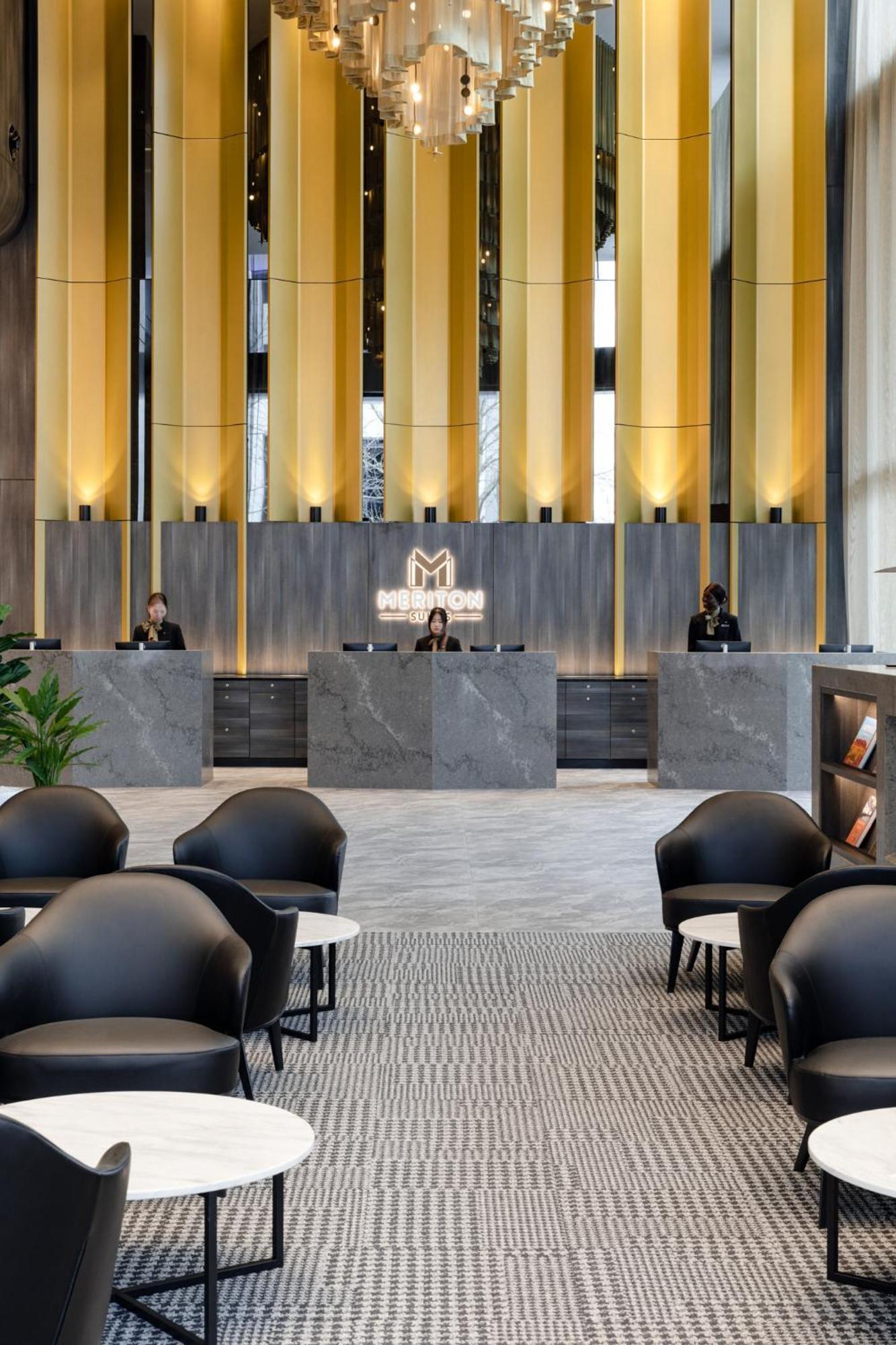 Meriton Suites Canberra Exteriér fotografie The lobby of the hotel