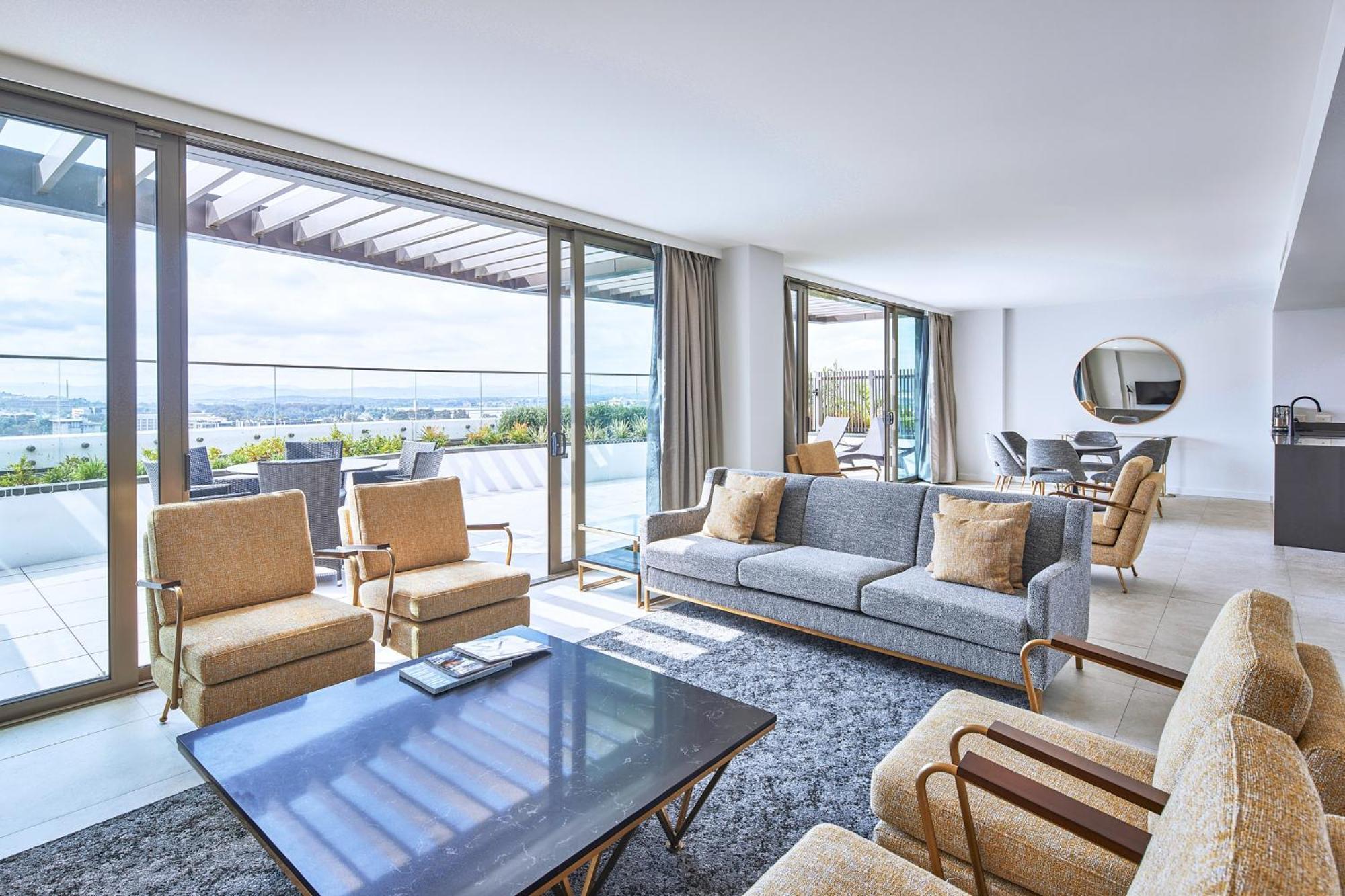 Meriton Suites Canberra Exteriér fotografie The Penthouse