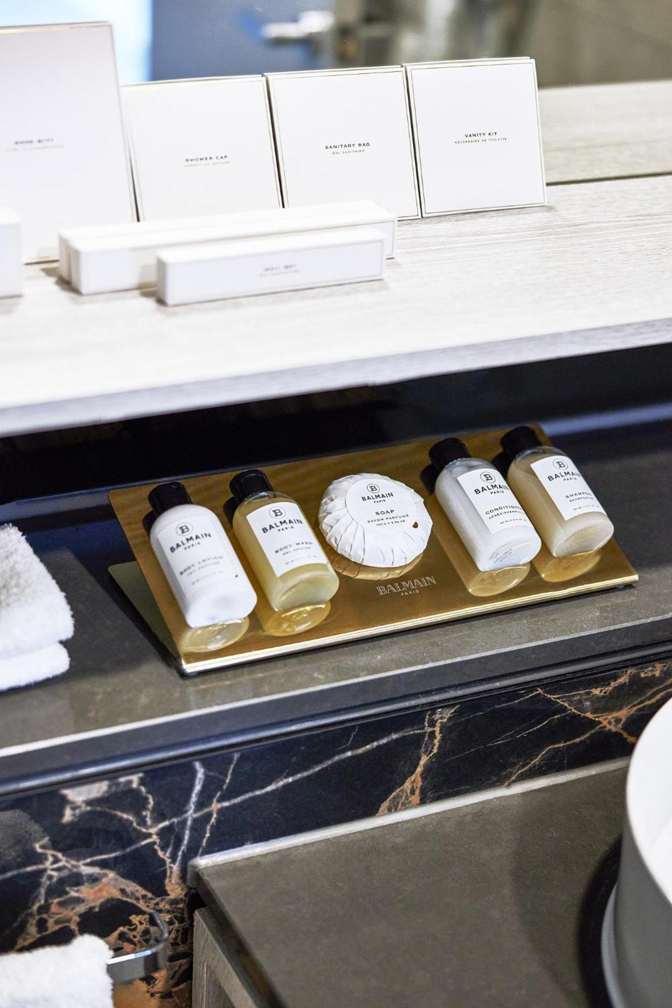 Meriton Suites Canberra Exteriér fotografie Balmain toiletries