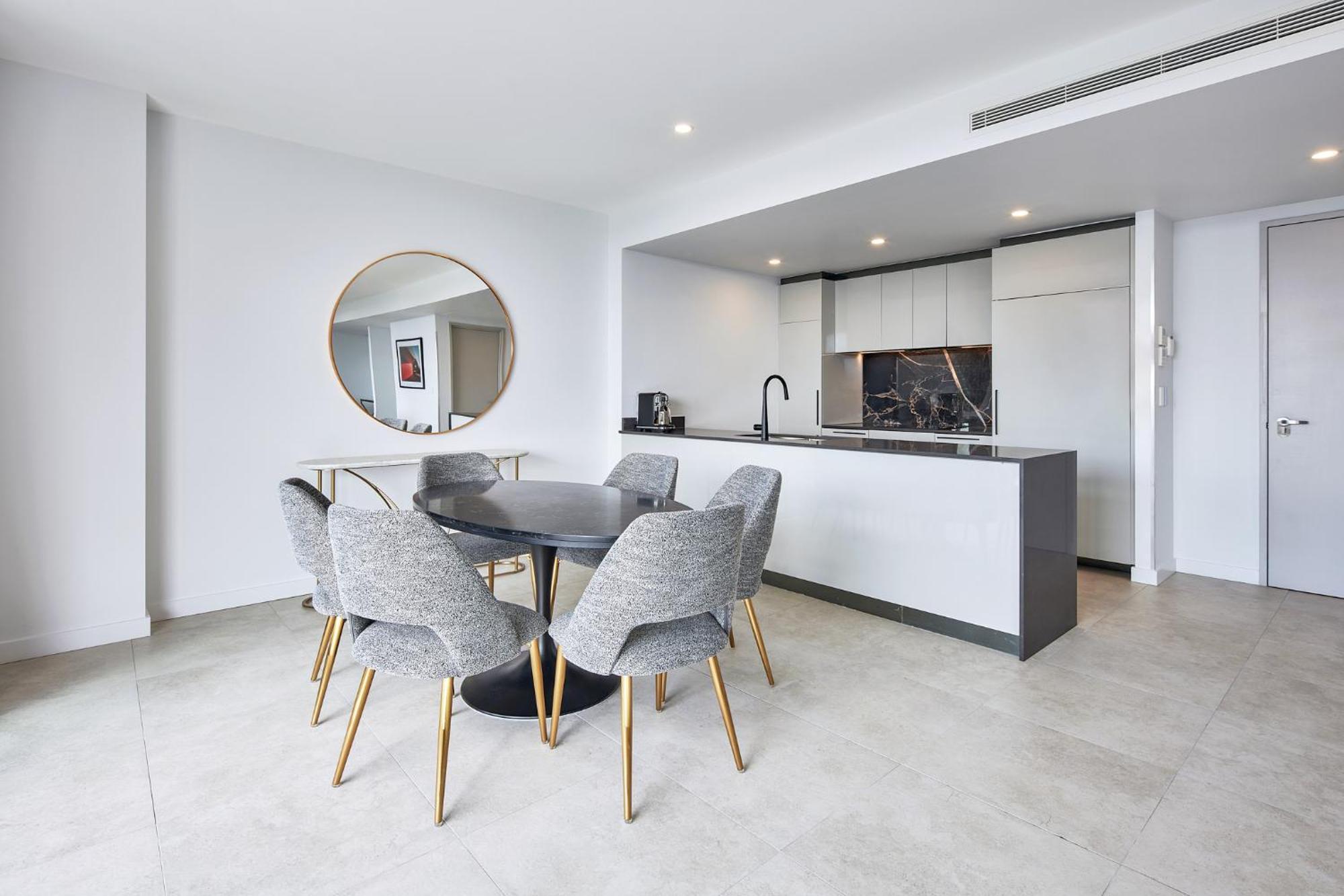 Meriton Suites Canberra Exteriér fotografie A typical apartment interior