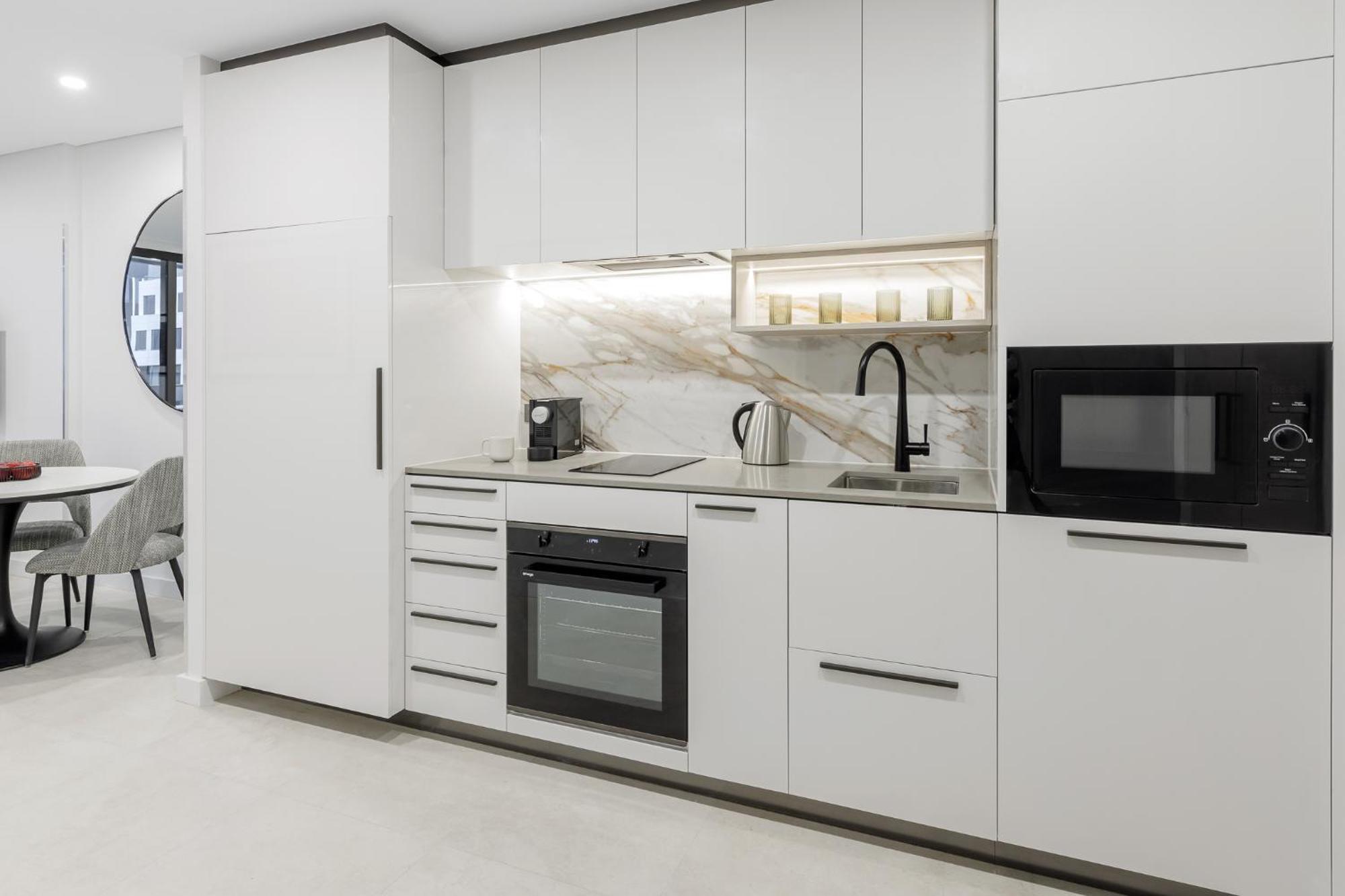 Meriton Suites Canberra Exteriér fotografie A modern kitchen