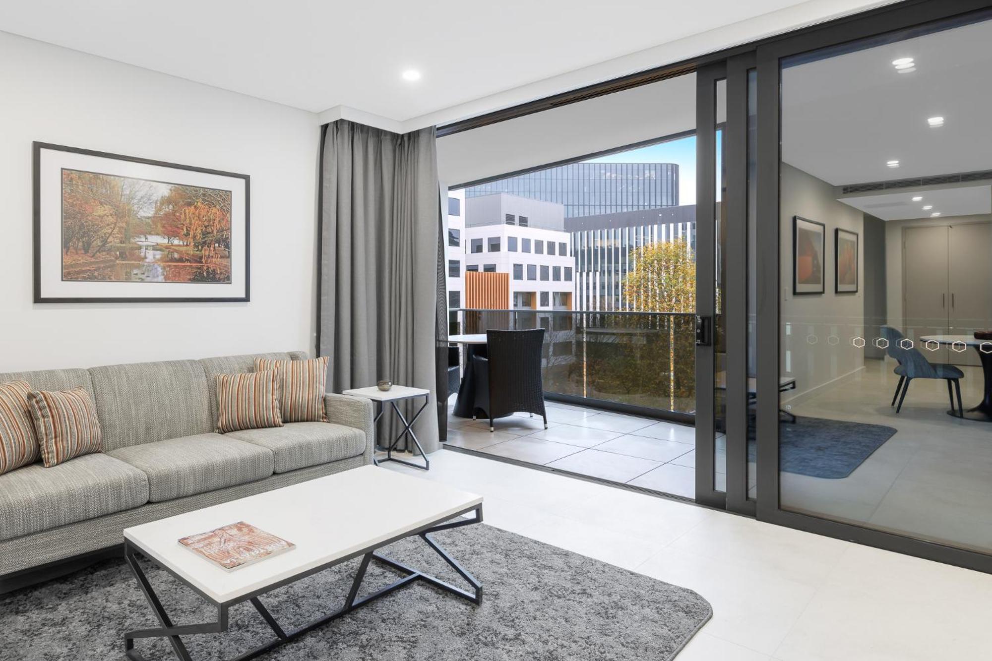 Meriton Suites Canberra Exteriér fotografie The interior of a typical apartment