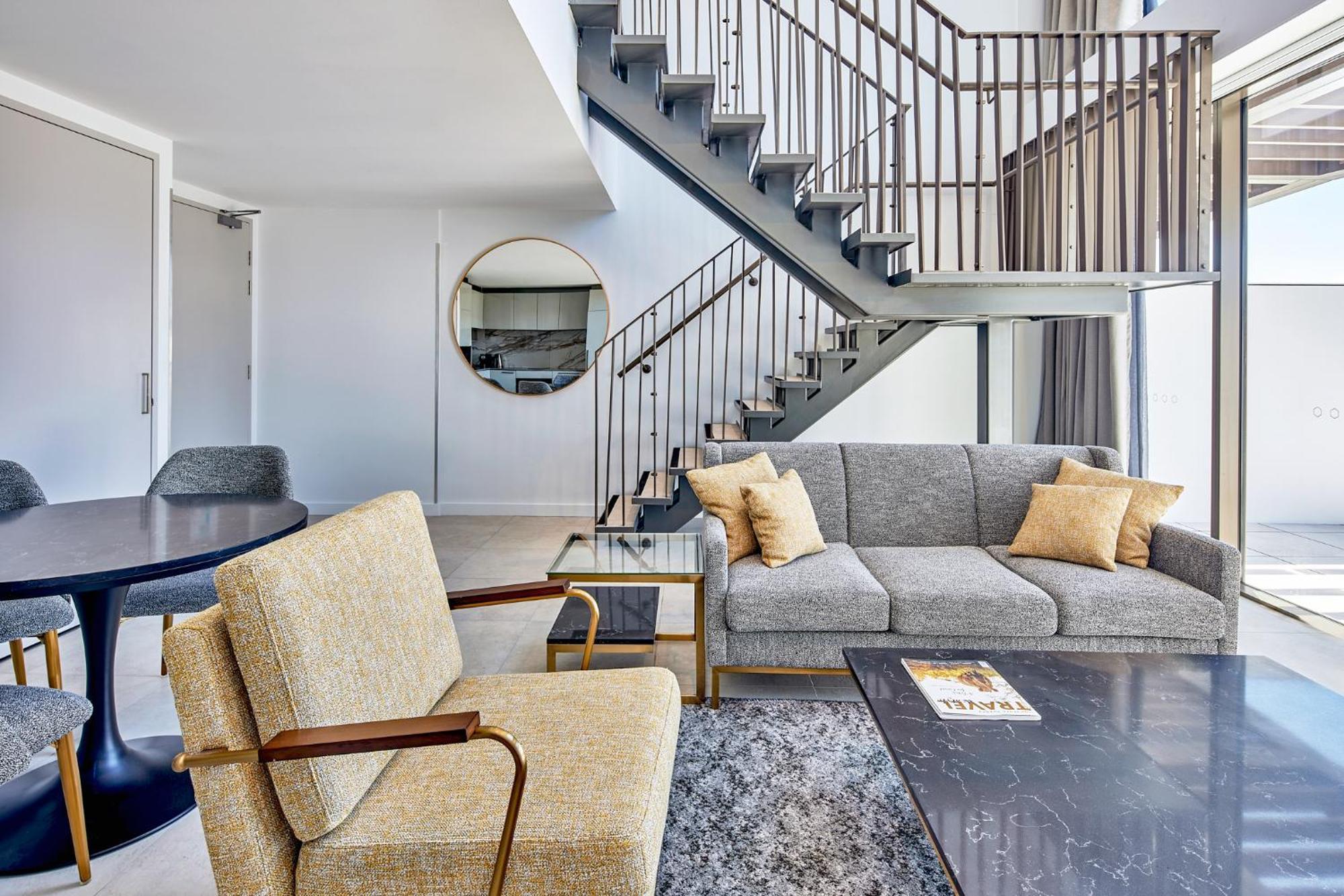 Meriton Suites Canberra Exteriér fotografie Interior of a home in the neighborhood