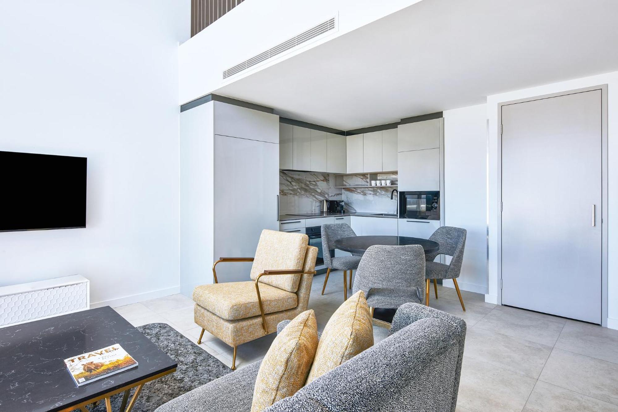 Meriton Suites Canberra Exteriér fotografie The interior of a typical apartment